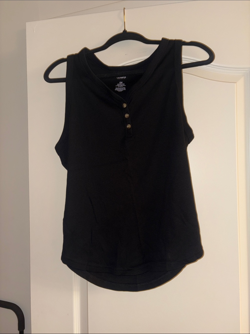 Sonoma Black Sleeveless Henley Tank Top